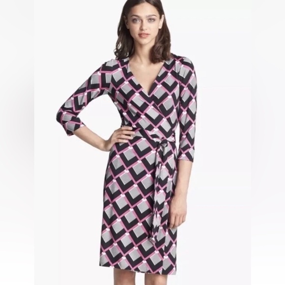 DVF Diane von Furstenberg New Julian Two Navy Pink Diamond Wrap Dress - Picture 2 of 15